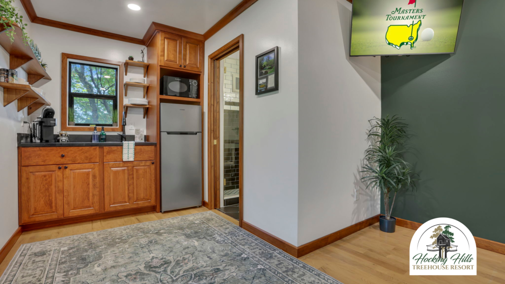 Country Club Treehouse Kitchenette